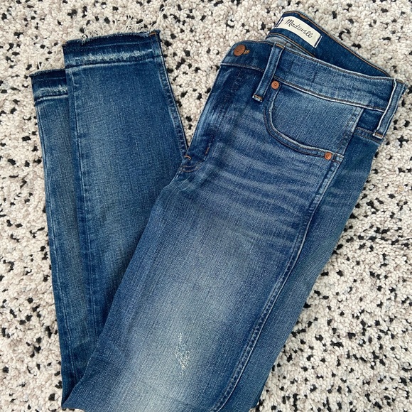 Madewell 9” High Rise Distressed Skinny Jeans - Picture 3 of 7